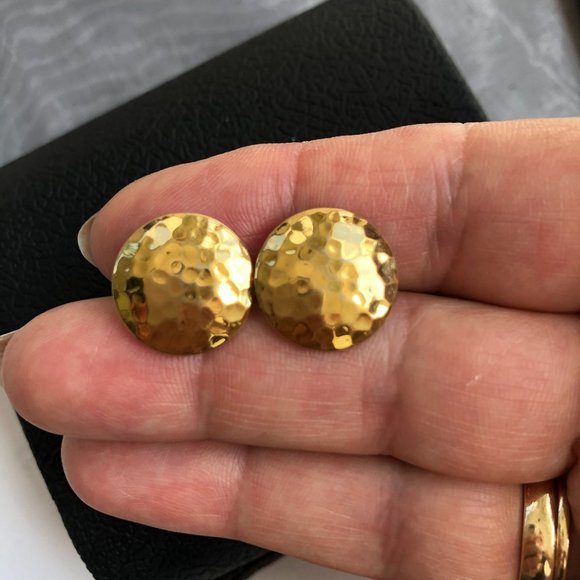 Bloomingdale's Vintage (80's) Gold Tone Hammered Button Post Earrings Glamcore - Picture 3 of 7